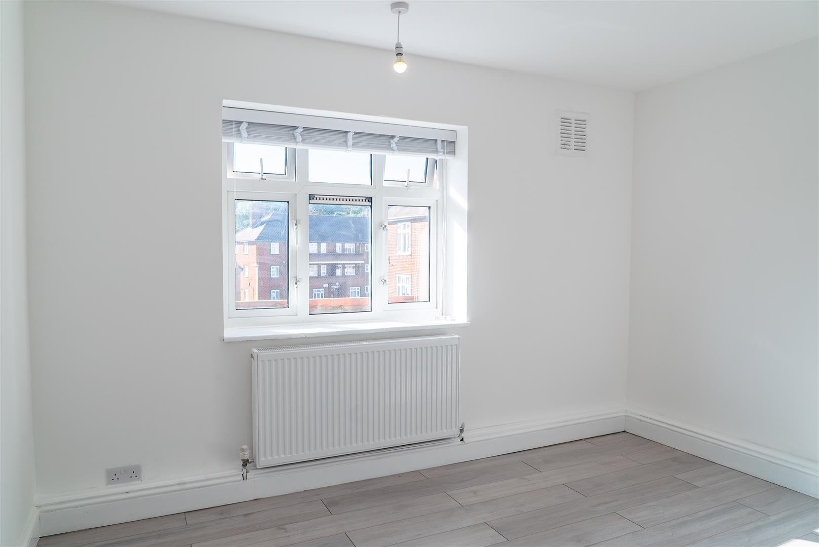 Flat Audley Court in Greater London