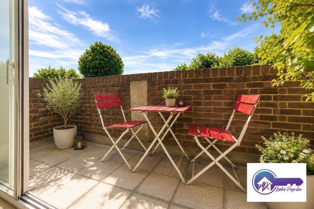 Flat Burlington Close in City of Westminster