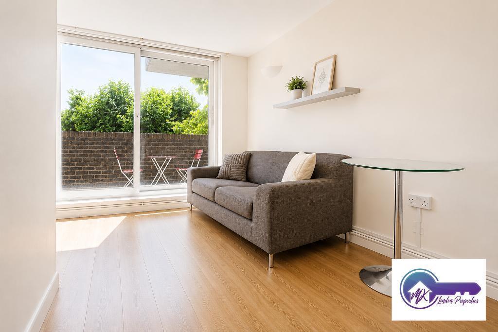 Flat Burlington Close in City of Westminster