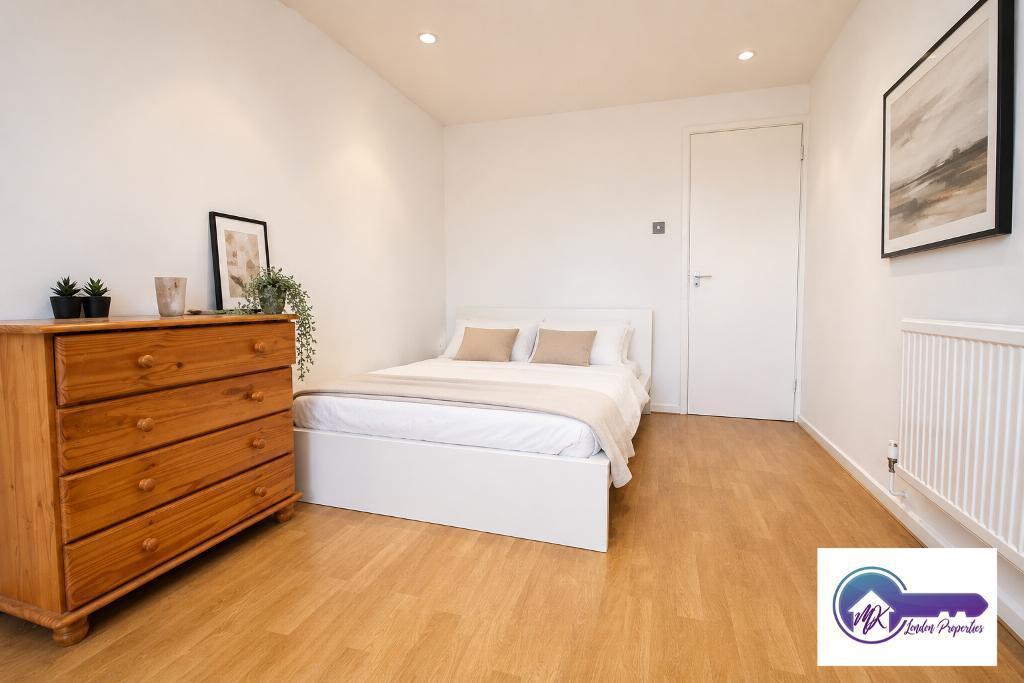 Flat Burlington Close in City of Westminster