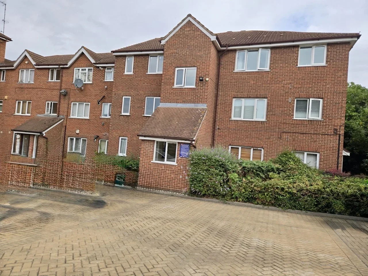 Flat Burnham Road in Greater London