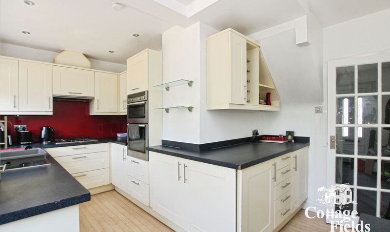 House Clifton Gardens in Greater London