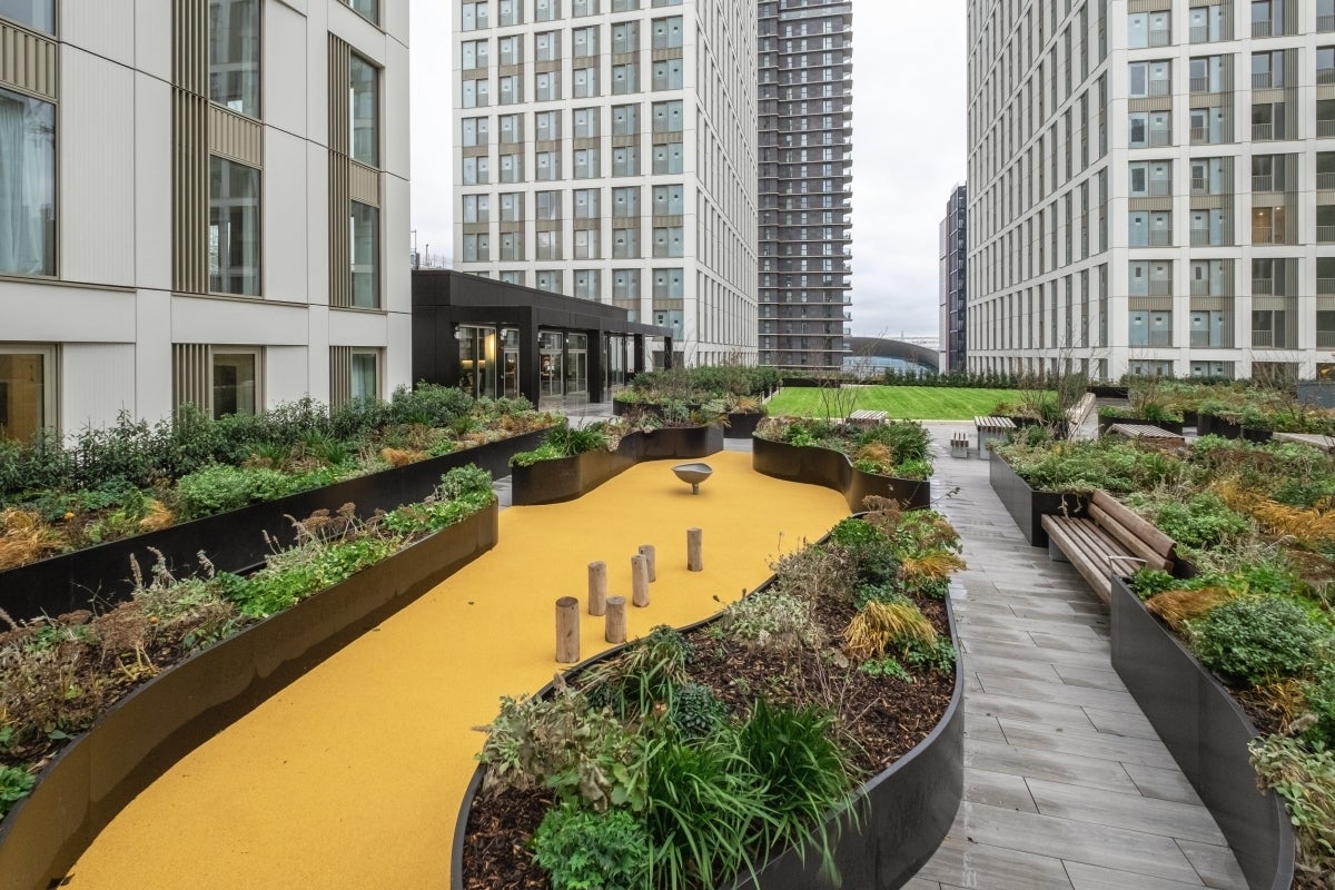 Flat Cherry Park Lane in Greater London