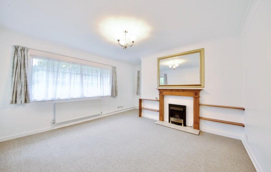 Flat Cecilia Close in London