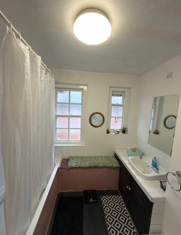 Flat Lillie Road in Greater London