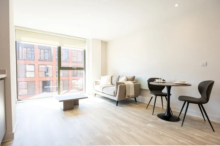 Flat Talbot Road in Trafford