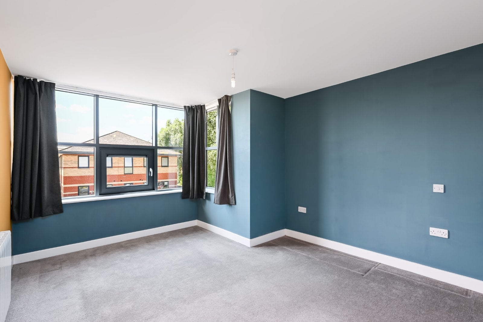 Flat Aviator Court in York