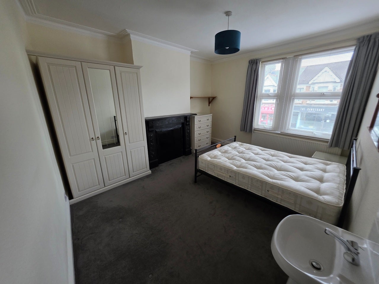 Flat South Ealing Road in Greater London