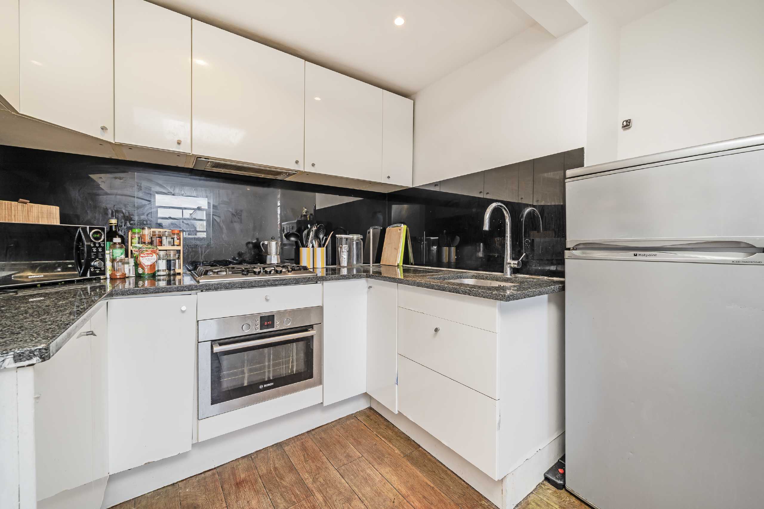 Flat Gloucester Terrace in City of Westminster