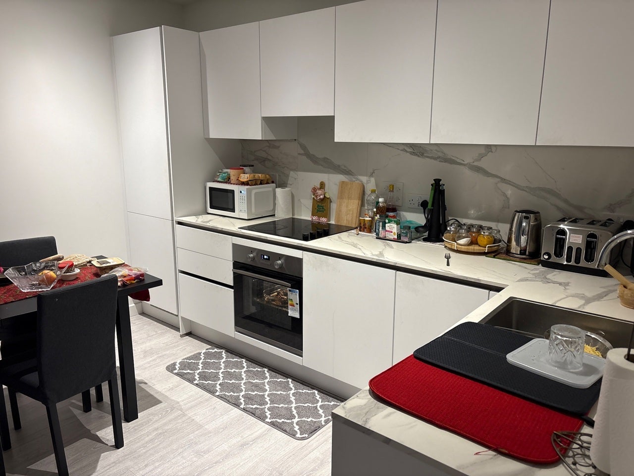 Room Nestle's Avenue in Greater London