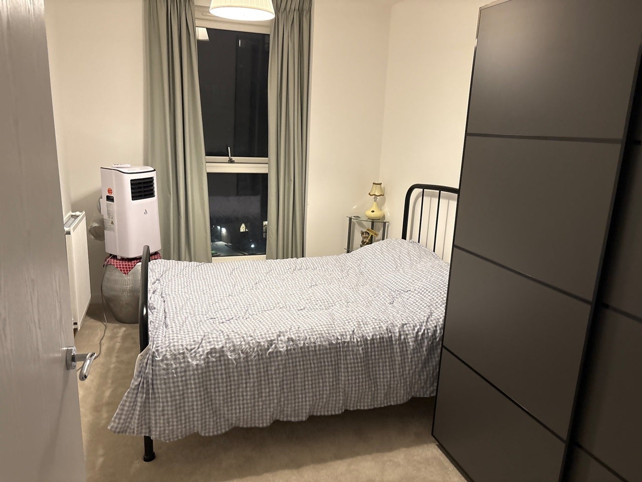Room Nestle's Avenue in Greater London