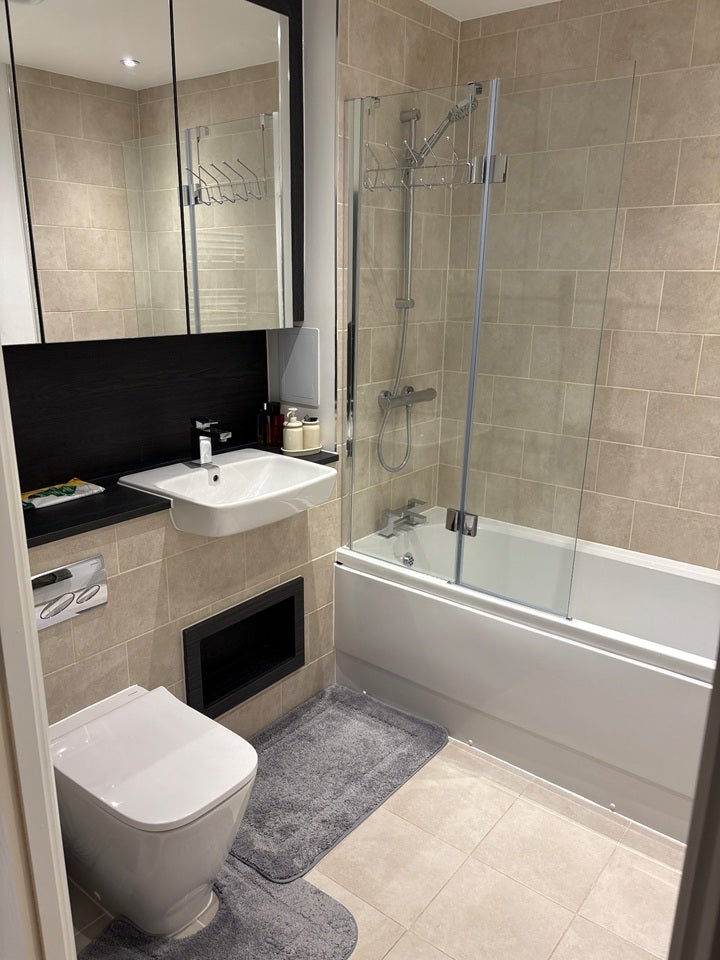 Room Nestle's Avenue in Greater London