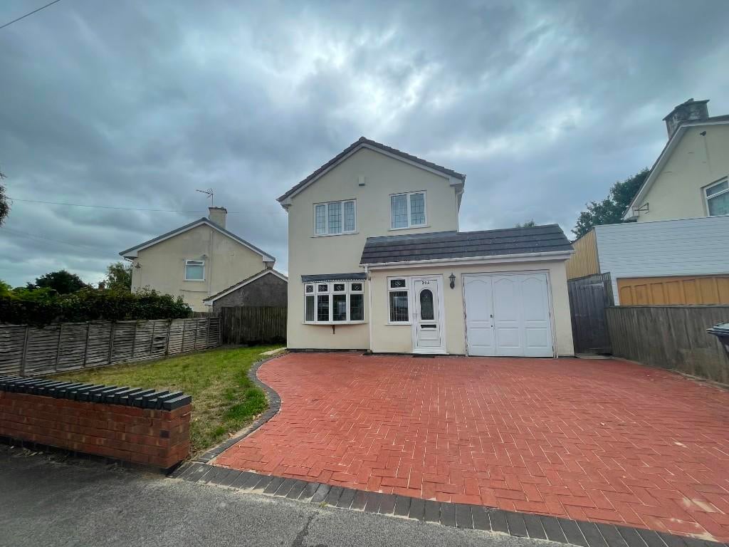 House Fallowfield Road in Metropolitan Borough of Solihull