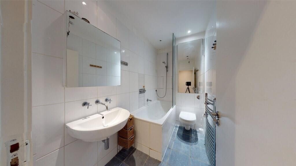 Flat Gloucester Terrace in City of Westminster