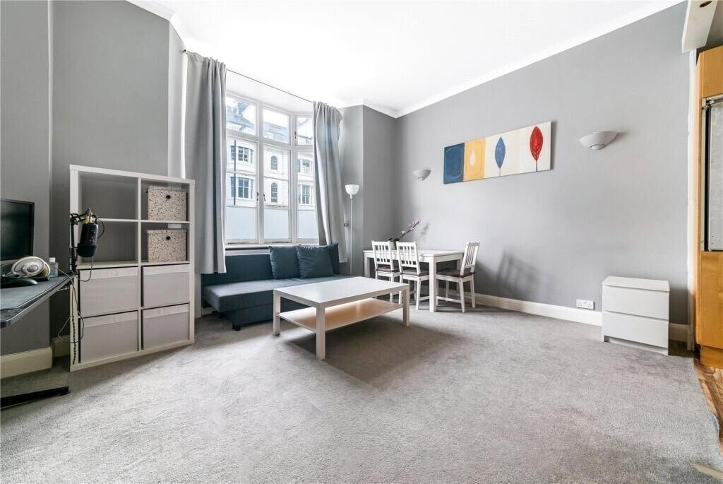 Flat Gloucester Terrace in City of Westminster
