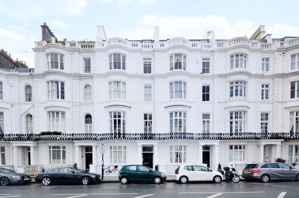 Flat Gloucester Terrace in City of Westminster