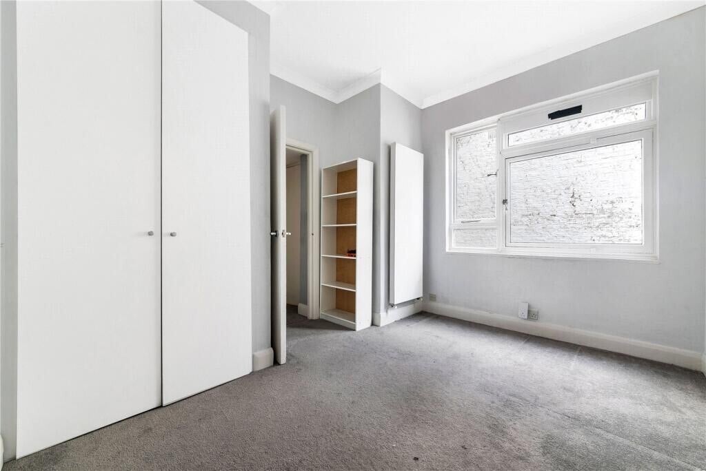 Flat Gloucester Terrace in City of Westminster