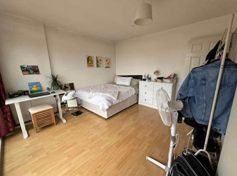 Flat Gascoigne Place in Greater London