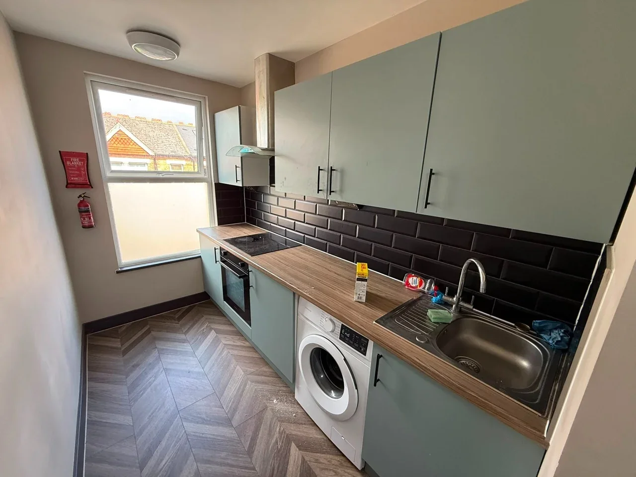 Flat Cumberland Road in Greater London