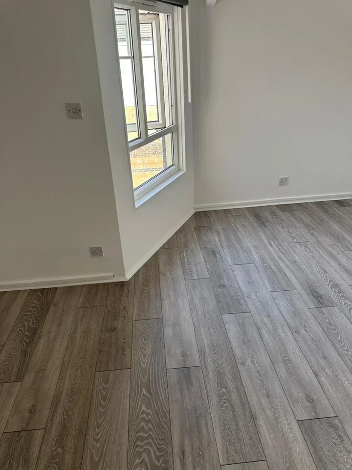 Flat Vanguard Close in Greater London