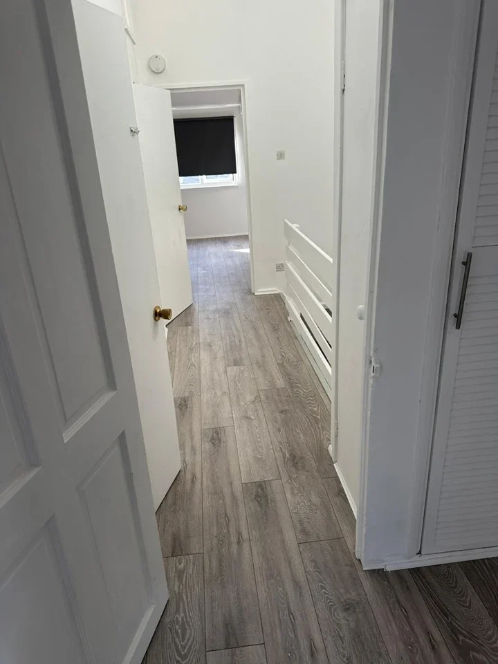 Flat Vanguard Close in Greater London
