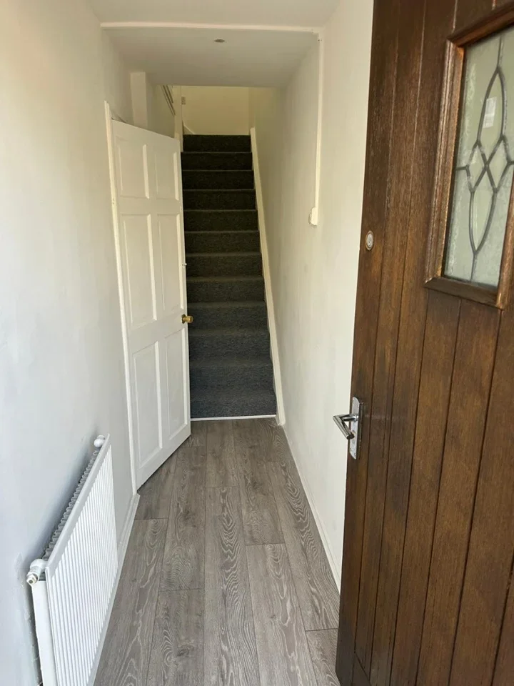 Flat Vanguard Close in Greater London