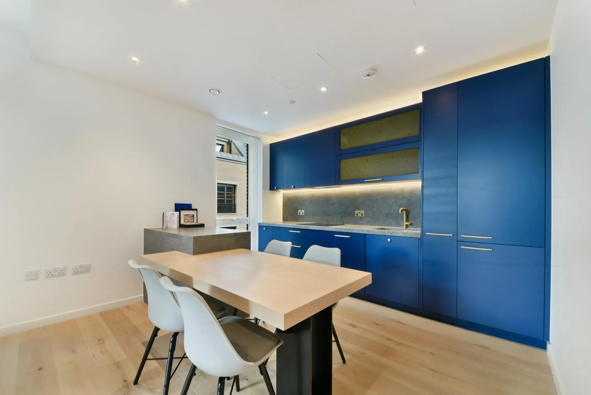 Flat Orchard Place in Greater London