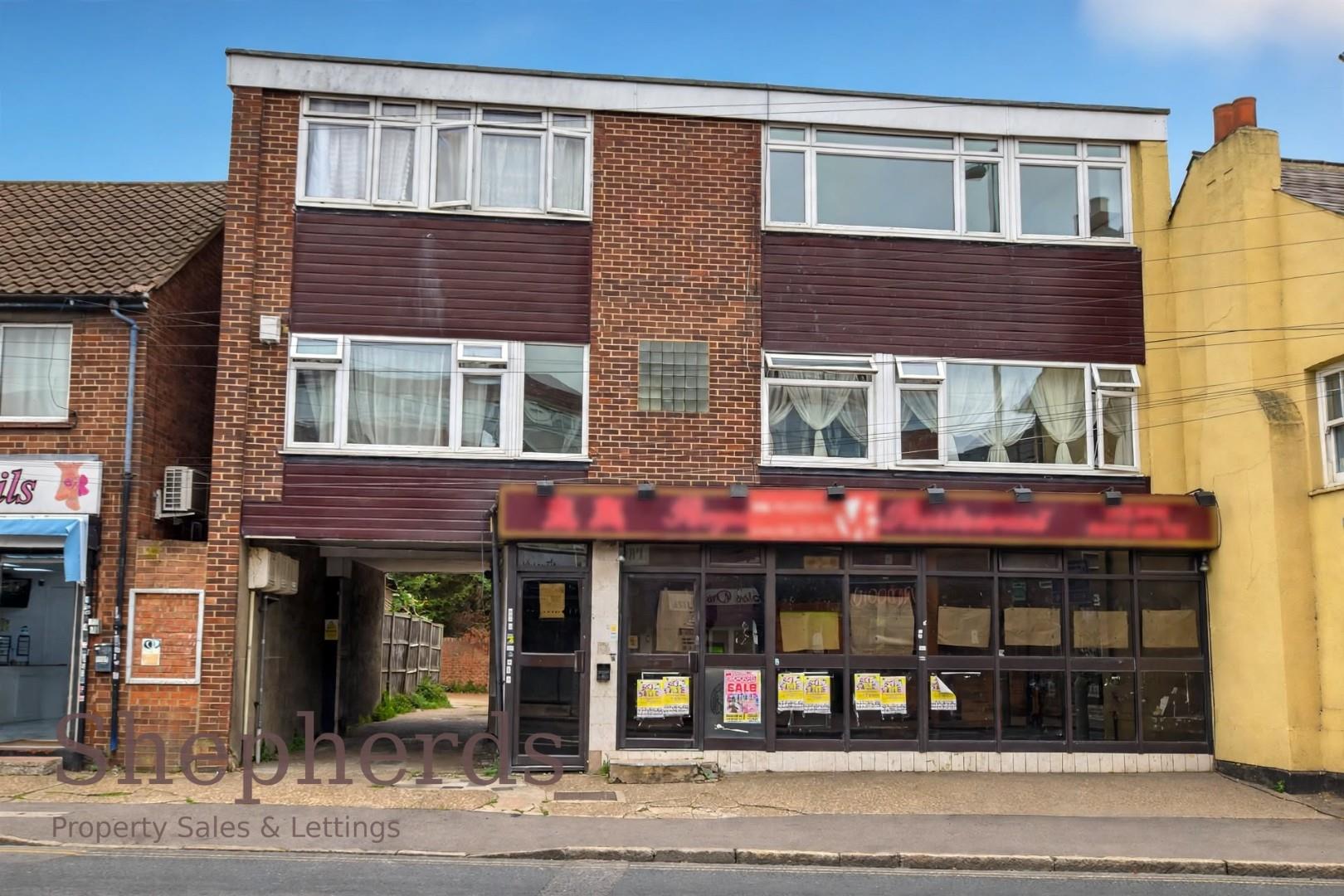 Flat Turners Hill in Cheshunt