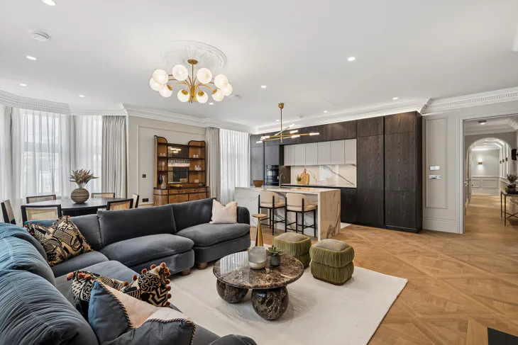 Flat Orme Court in City of Westminster