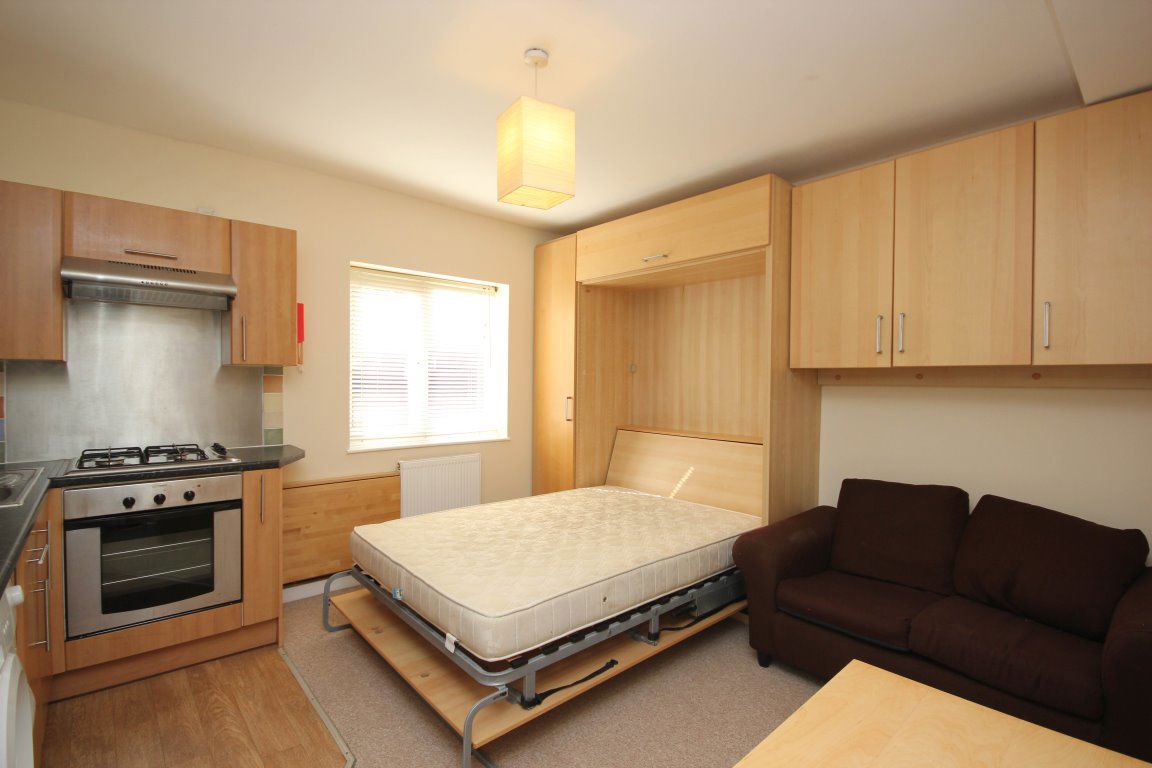 Room Eastern Green Road in Coventry