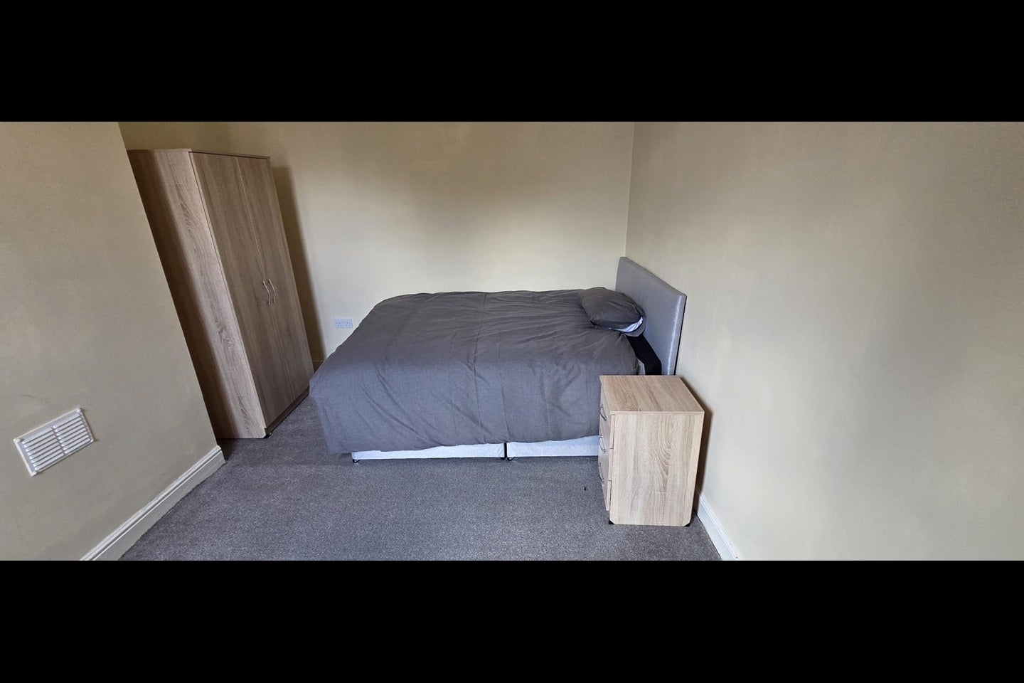 Room Dove Close in Walsall