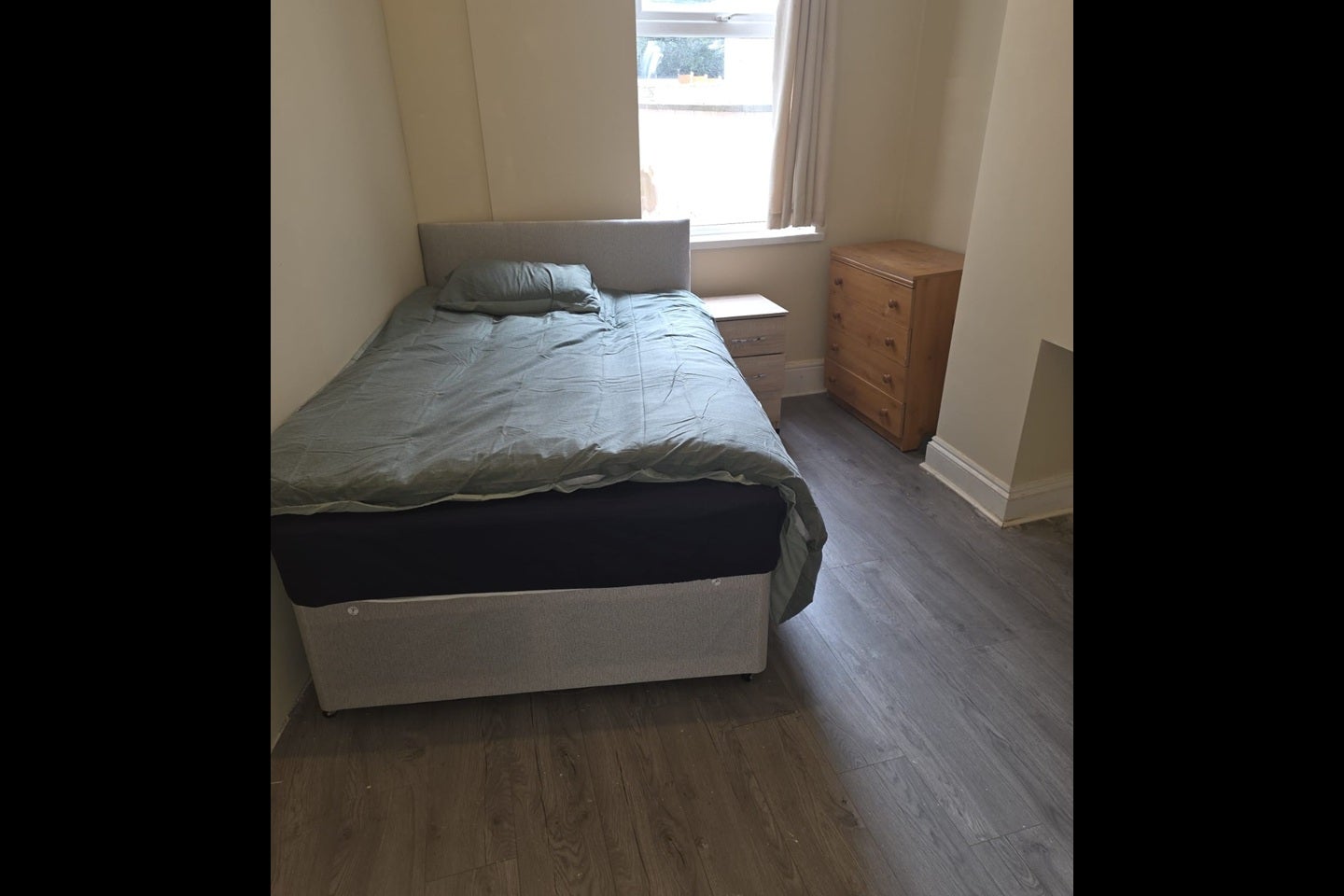 Room Dove Close in Walsall