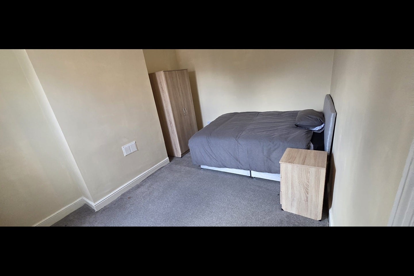 Room Dove Close in Walsall