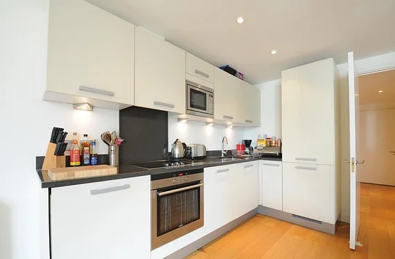 Flat Lower Road in Greater London