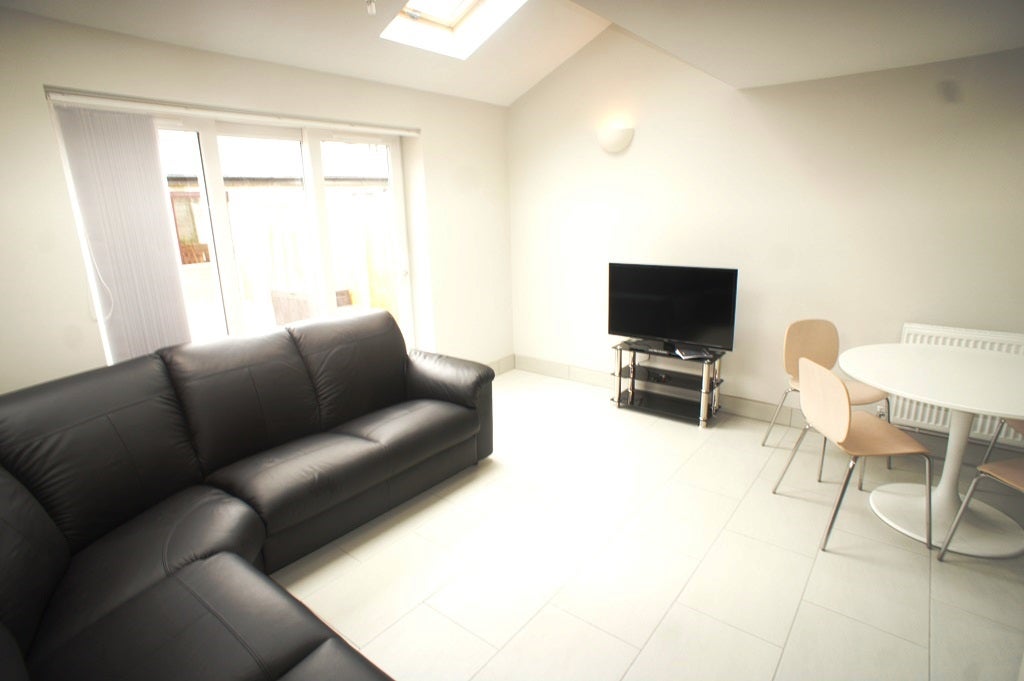 Room Thesiger Street in Cardiff