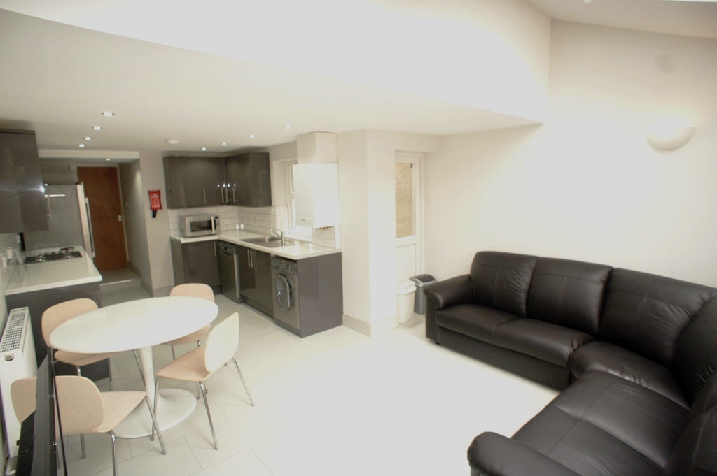 Room Thesiger Street in Cardiff