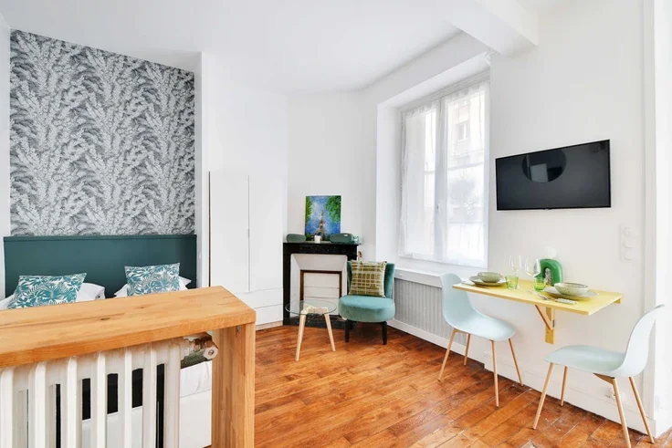 Flat Rue Fresnel in Paris