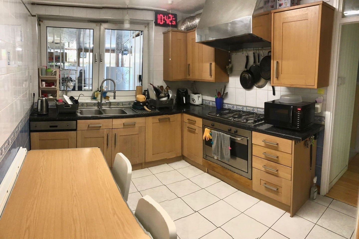 Room De Beauvoir Road in Greater London