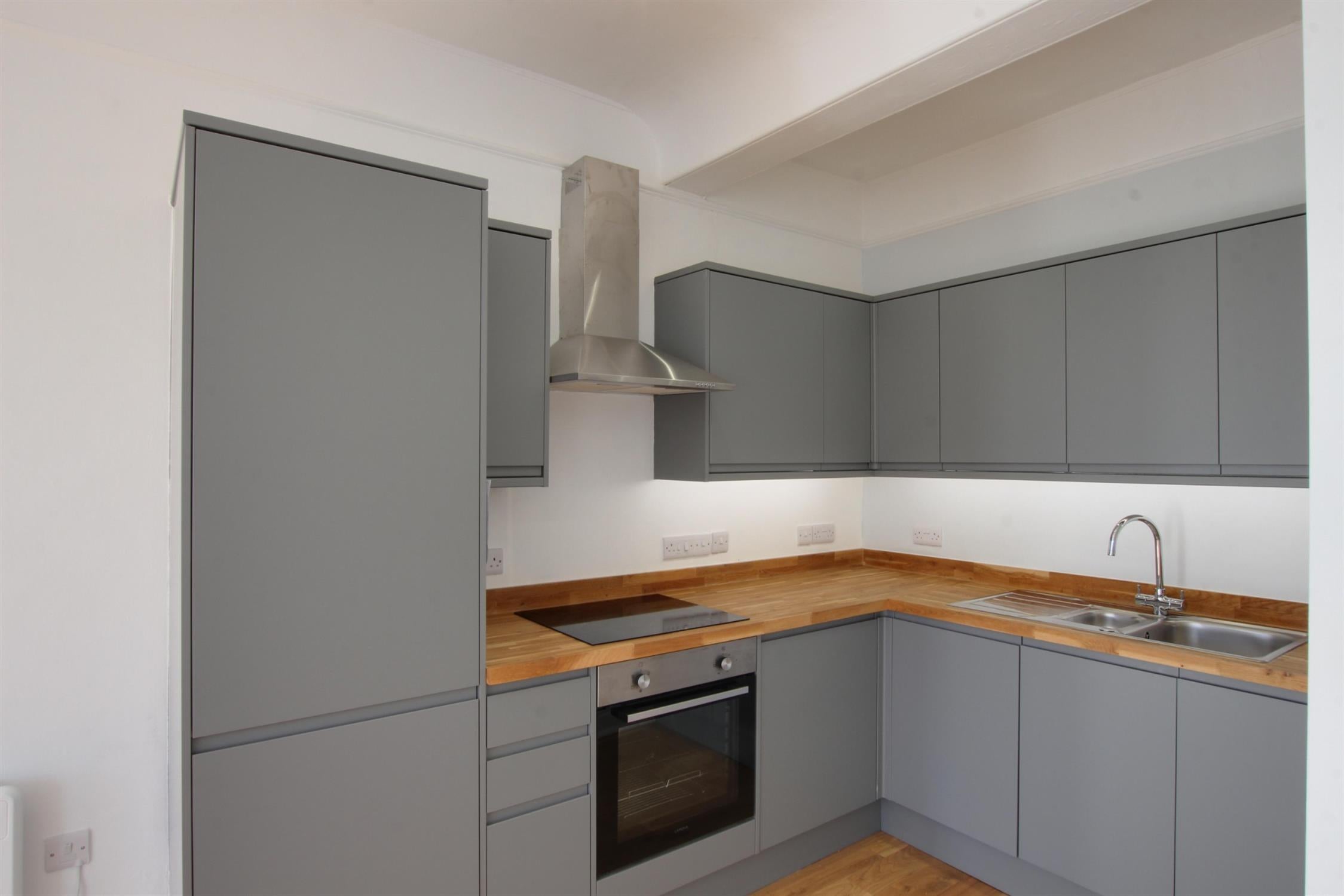 Flat Bartons Road in Havant