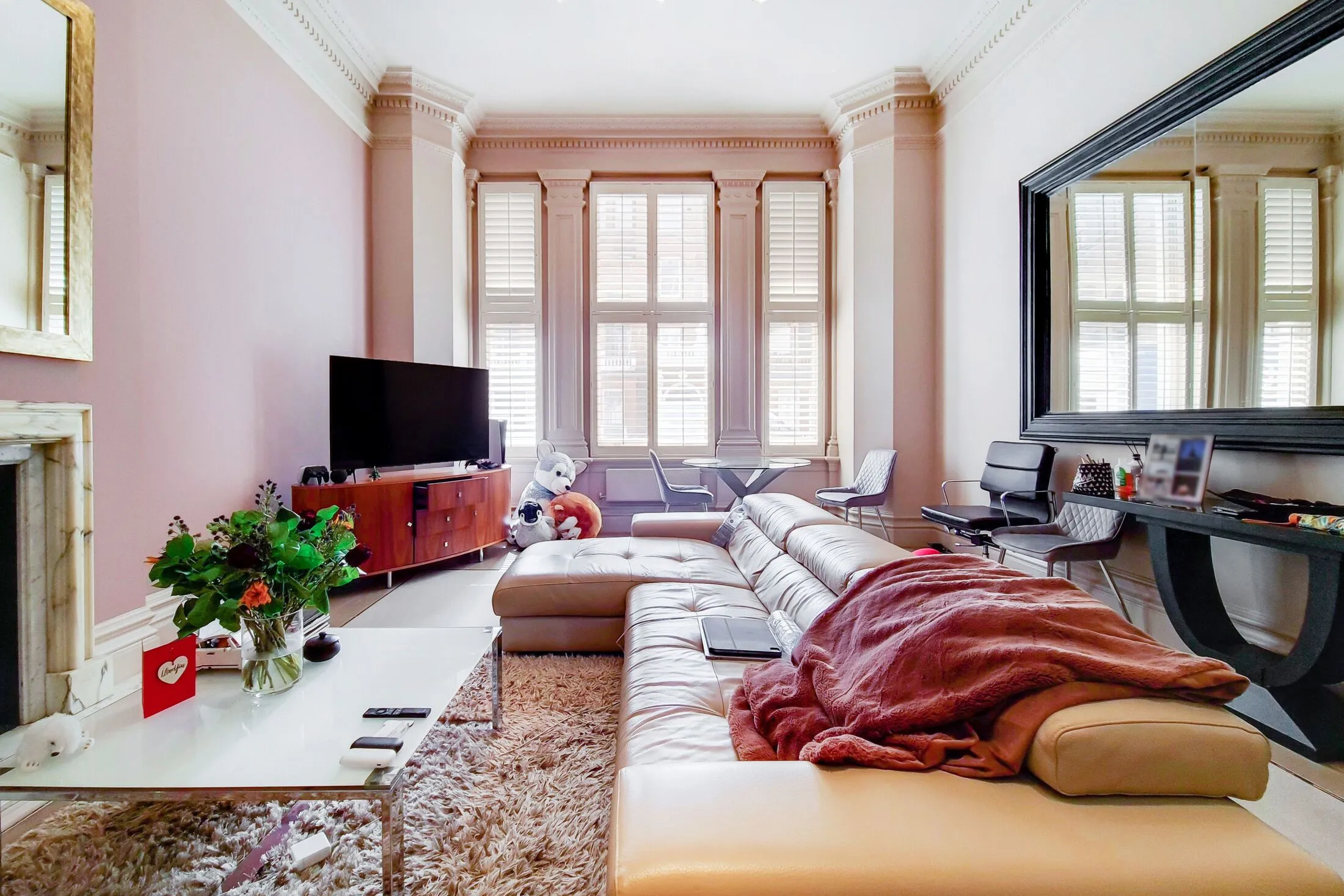 Flat Harrington Gardens in Greater London