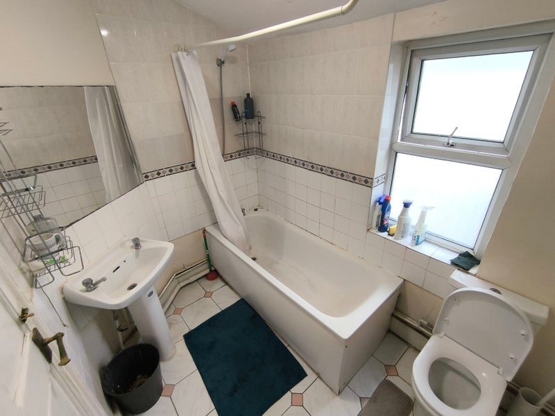 Room Rochester Avenue in Greater London