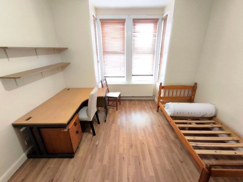 Room Rochester Avenue in Greater London