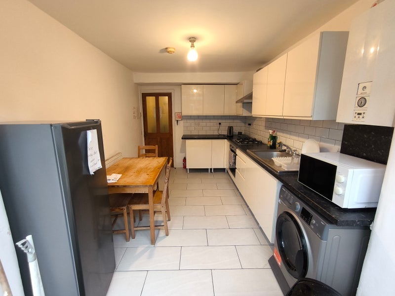 Room Rochester Avenue in Greater London