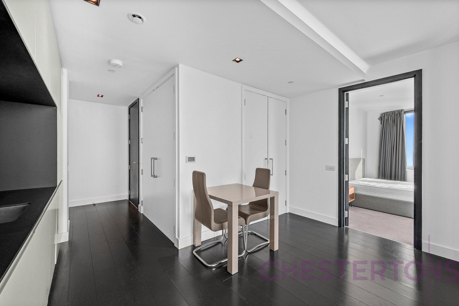 Flat Marsh Wall in Greater London