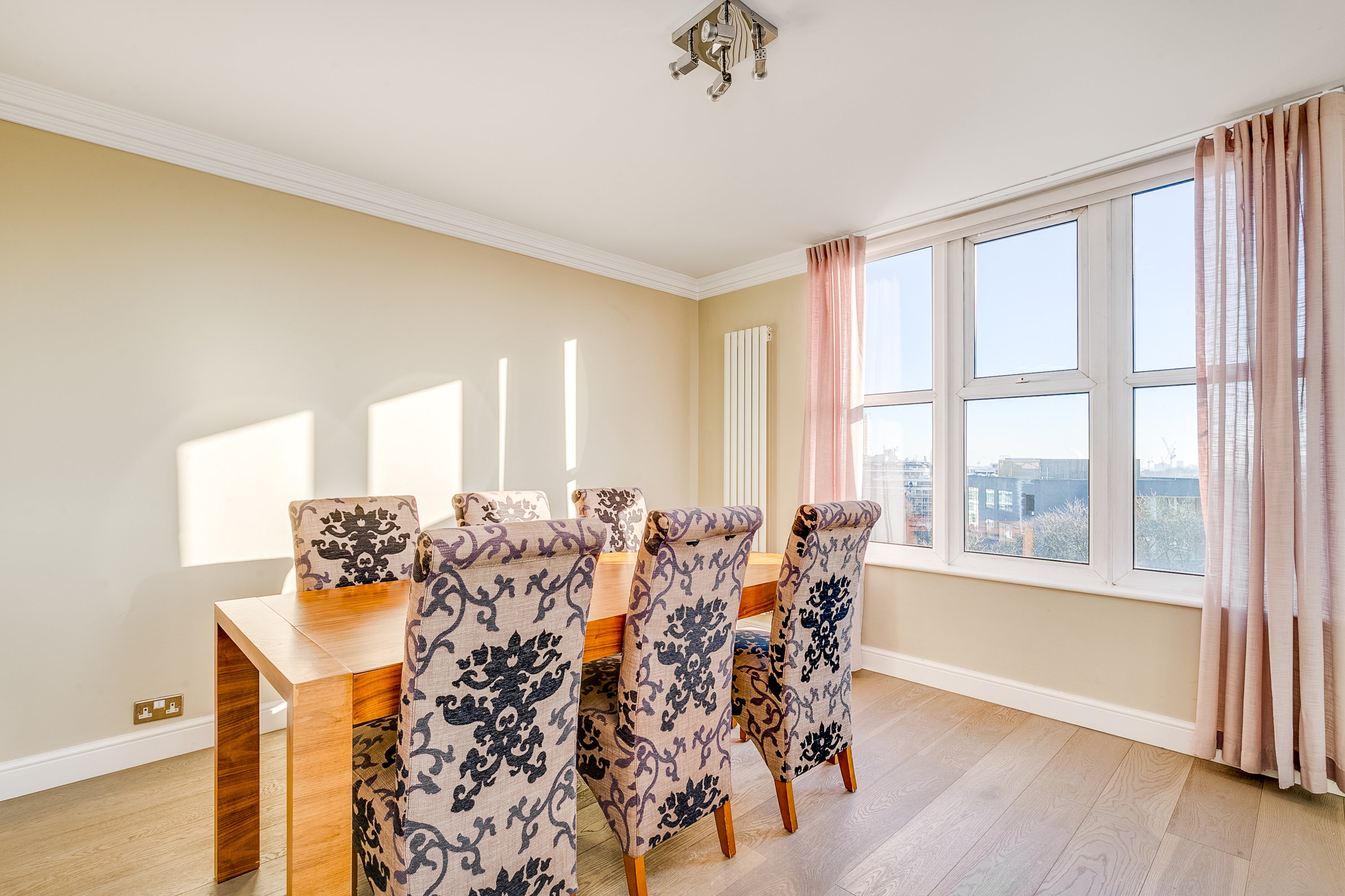 Flat Queensmead in Greater London