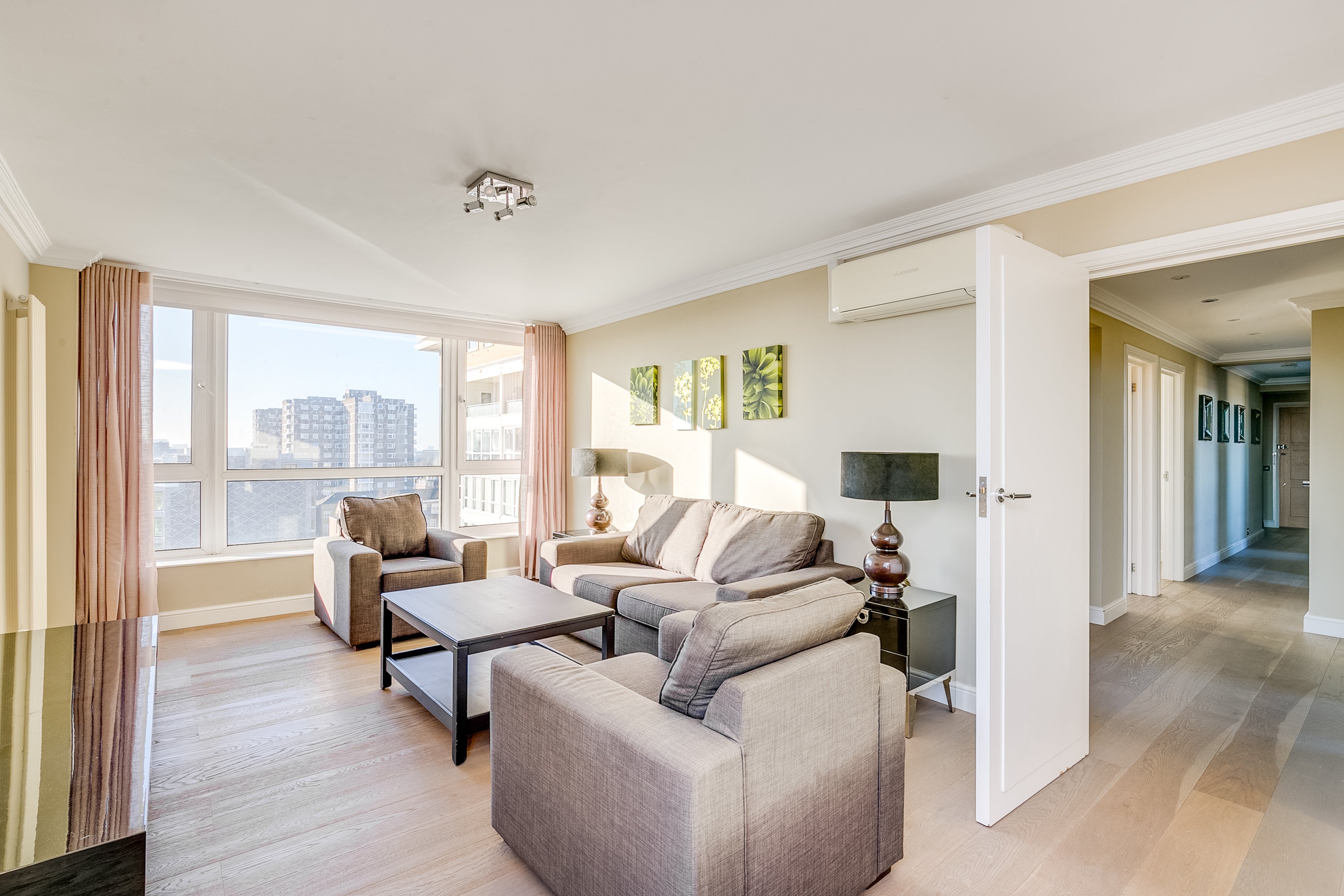 Flat Queensmead in Greater London