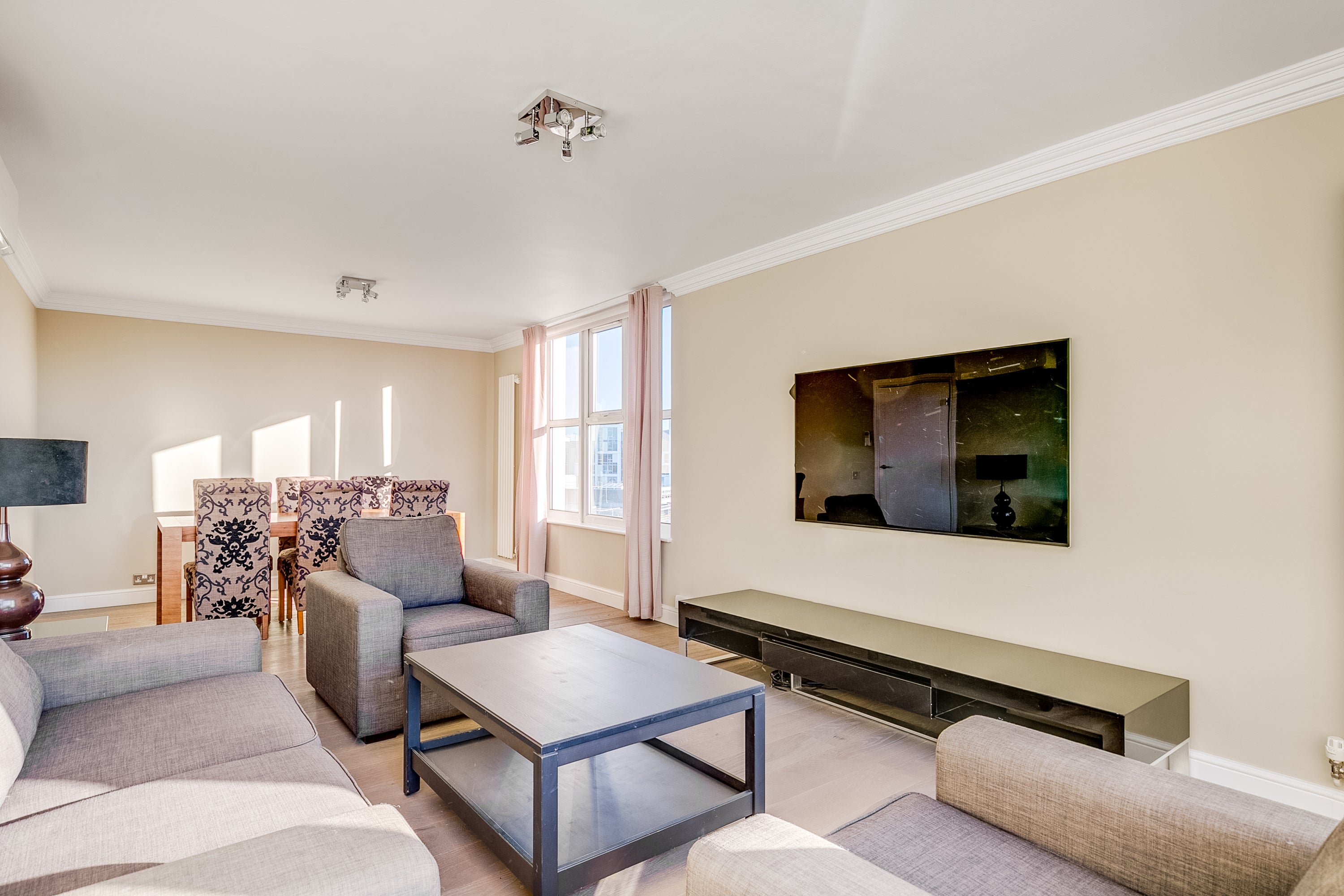 Flat Queensmead in Greater London