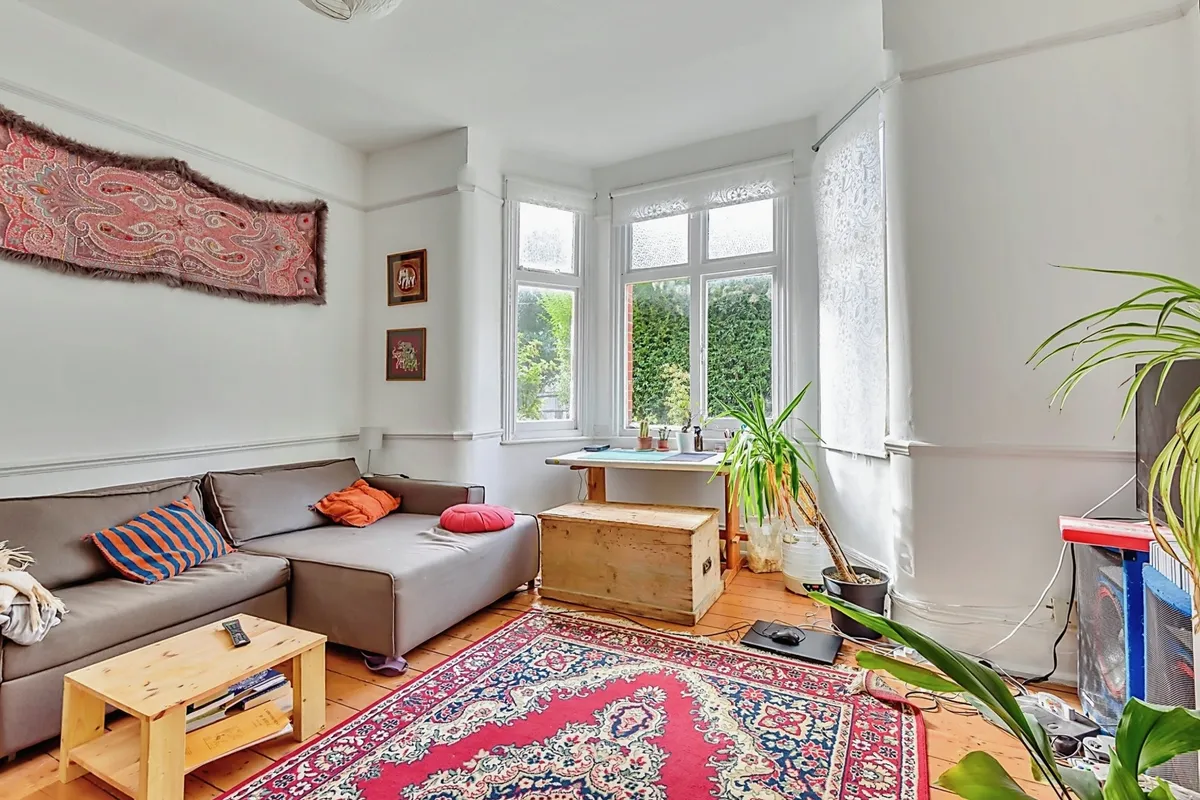Flat Charleville Circus in Greater London