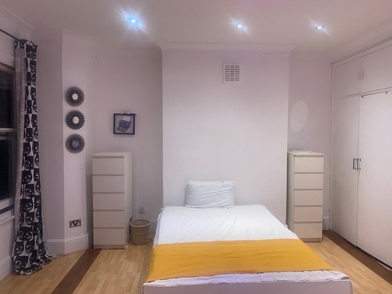Room Brook Drive in Greater London