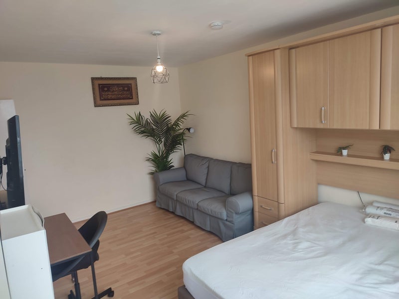 Room White Horse Lane in Greater London